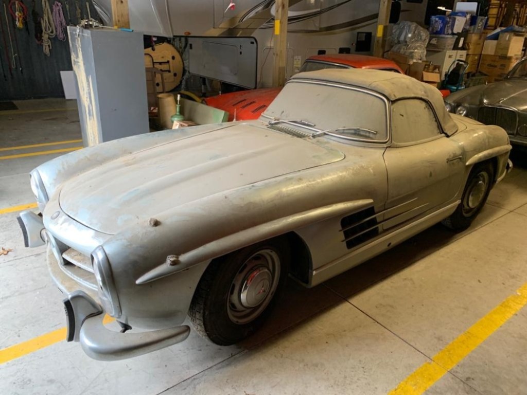 Настоящее сокровище: в гараже был обнаружен забытый на долгие 44 года Mercedes-Benz (ФОТО)