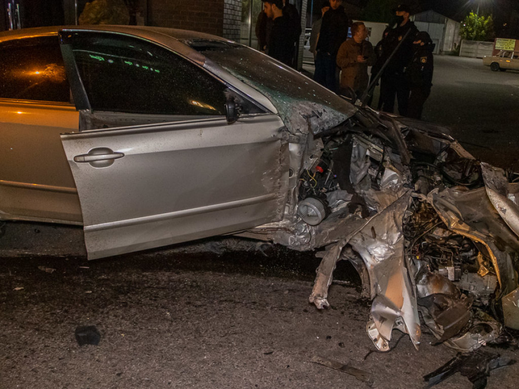 Двое пострадавших: В Днепре в ДТП разбилось авто Toyota (ФОТО, ВИДЕО)