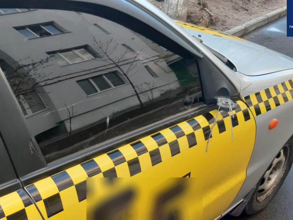 В Сумах автомобиль такси сбил 63-летнюю женщину на велосипеде (ФОТО)
