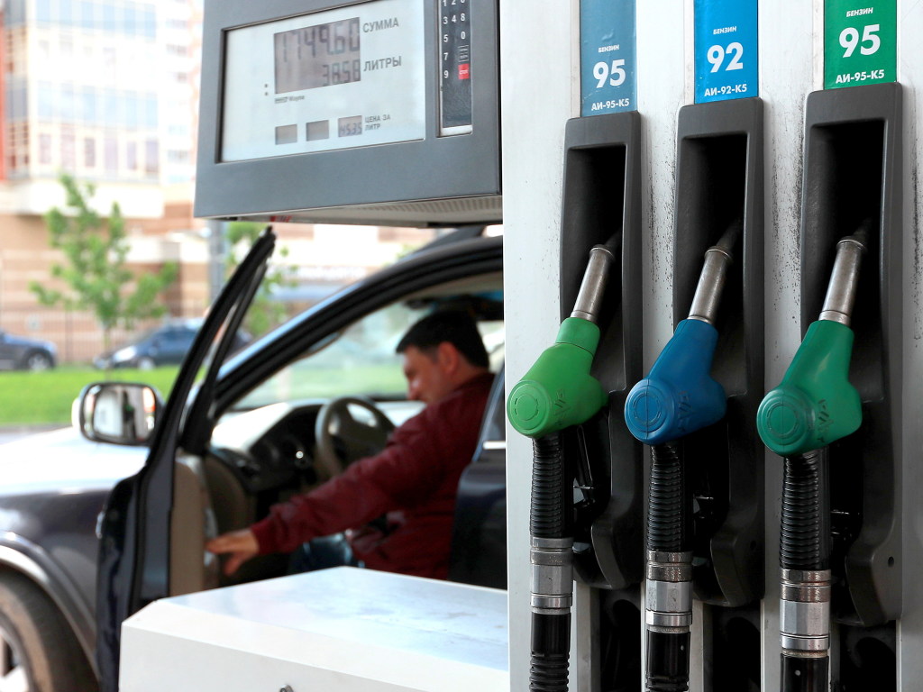 Объемы продаж бензина в Украине упали на 18-22 % – эксперт