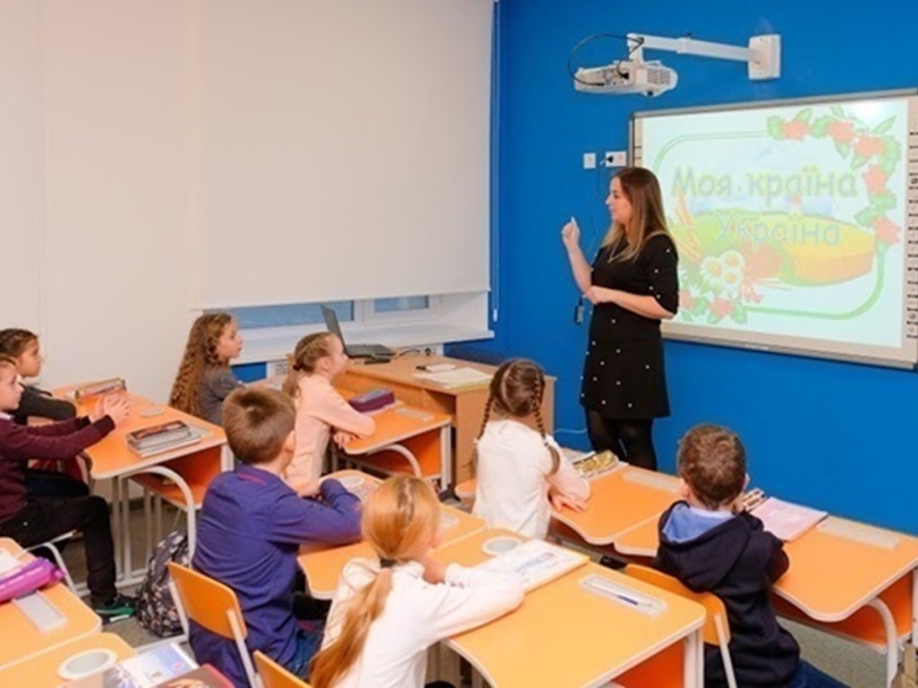 Правительство Украины «заморозило» доплаты молодым учителям – эксперт