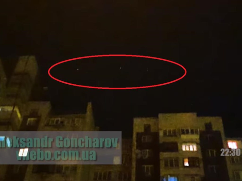 В небе Киева ночью пролетели светящиеся объекты (ФОТО, ВИДЕО)