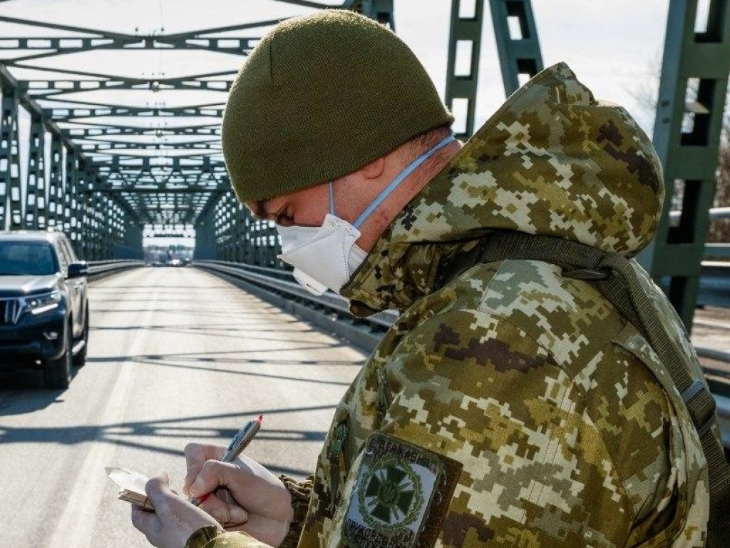 Украина откроет границы не раньше начала июня – аналитик