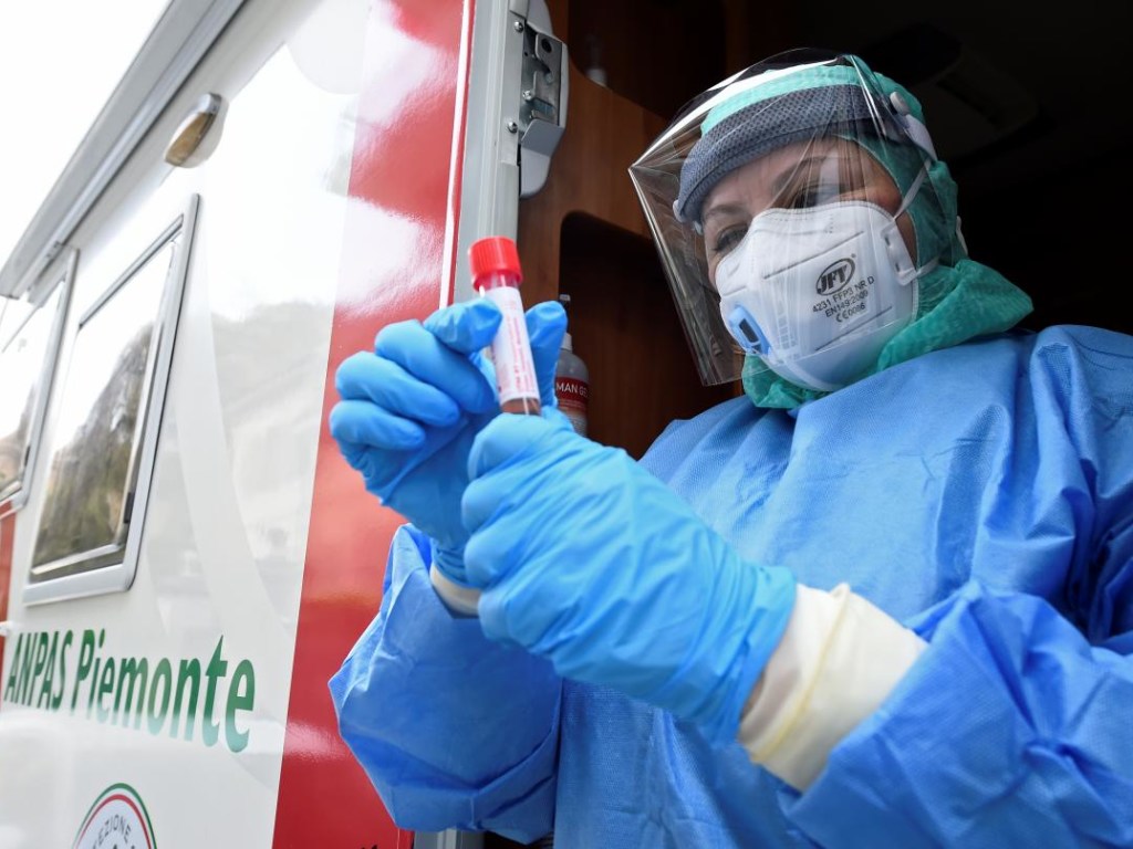Инсульты и тромбоз: Эксперты назвали опасные последствия коронавируса