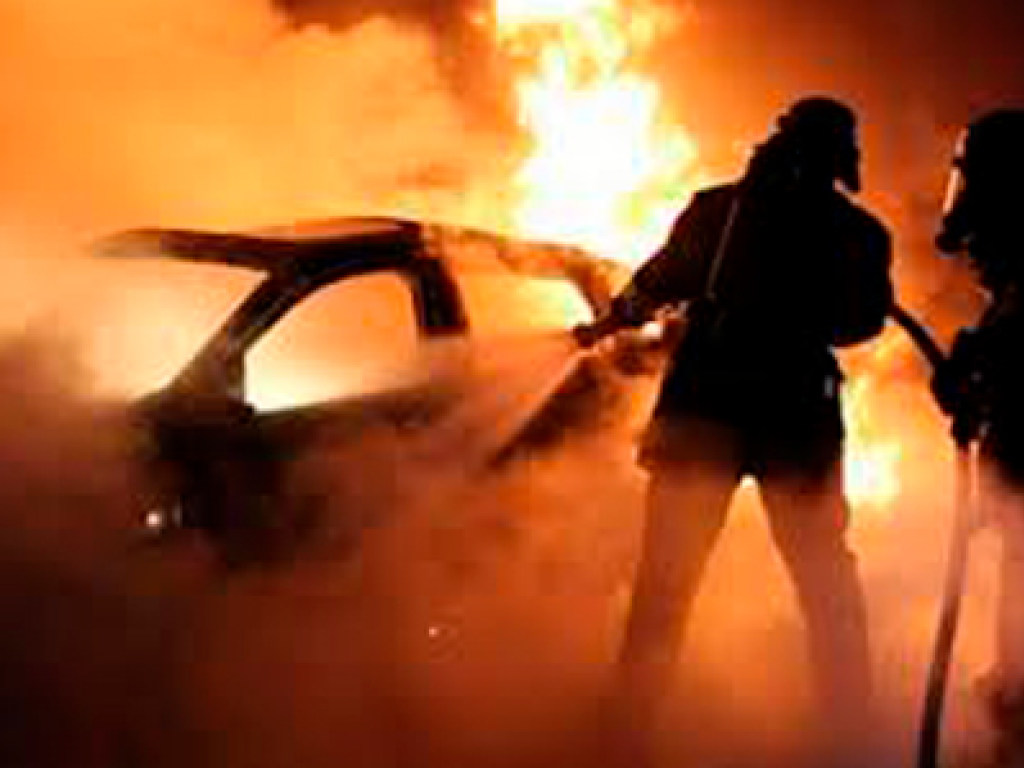 При пожаре автомобиля в Краматорске пострадали три человека