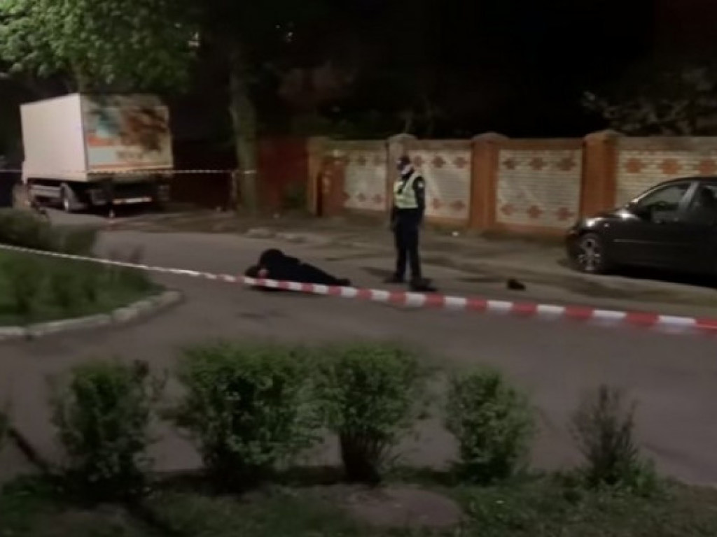 В Киеве мужчина стрелял в полицейского: новые подробности (ФОТО, ВИДЕО)