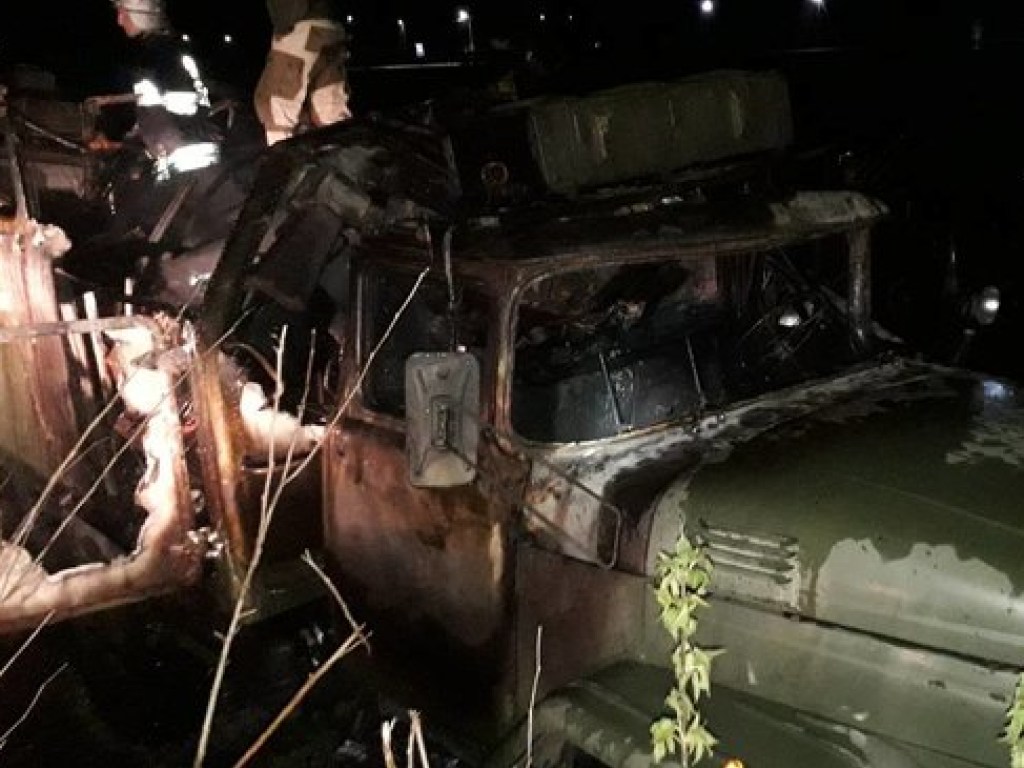 От ожогов погиб 53-летний мужчина: во Львовской области сгорел грузовик Минобороны (ФОТО)