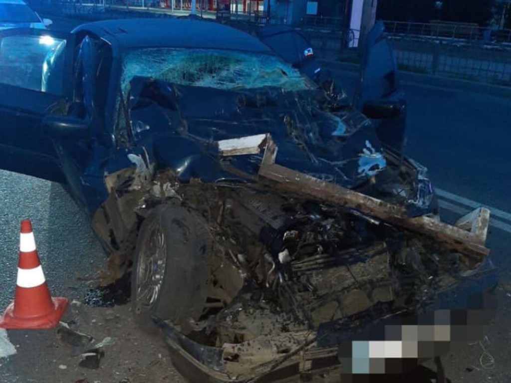 В Харькове пьяный водитель BMW протаранил мусоровоз (ФОТО)