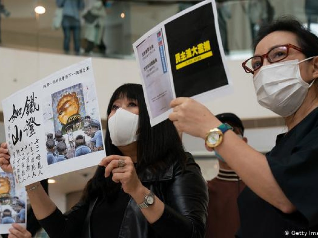 В Гонконге, несмотря на карантин, возобновились антиправительственные акции протеста (ФОТО)