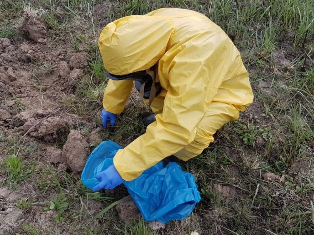 На частном участке во Львове обнаружили более двух килограмм ртути (ФОТО)