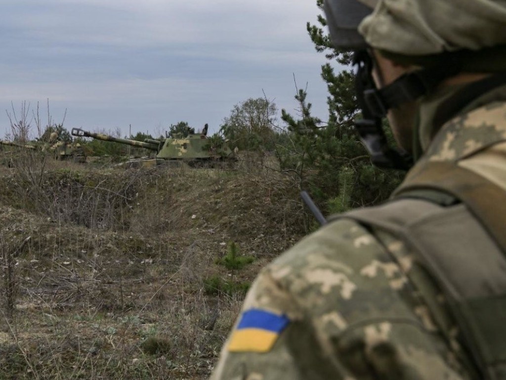 Днем противник четыре раза нарушил режим прекращения огня на Донбассе: ранены два бойца ВСУ