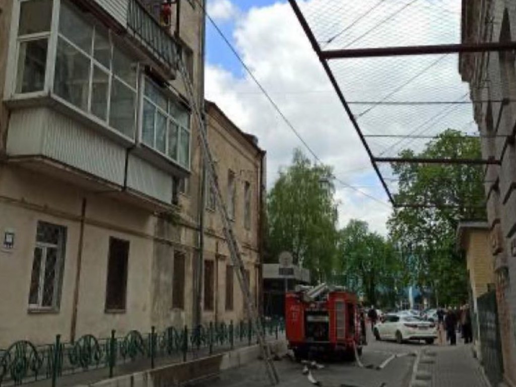 На Печерске в Киеве горела квартира в многоэтажном доме (ФОТО)