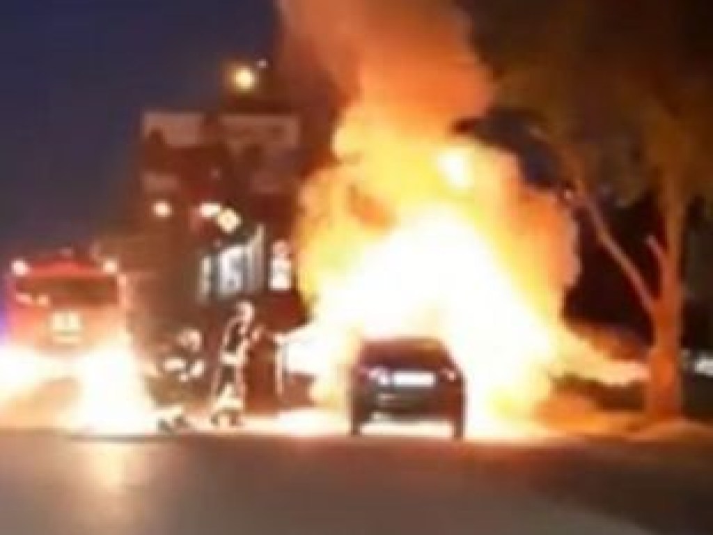 В Херсоне сгорел автомобиль на светофоре (ФОТО, ВИДЕО)