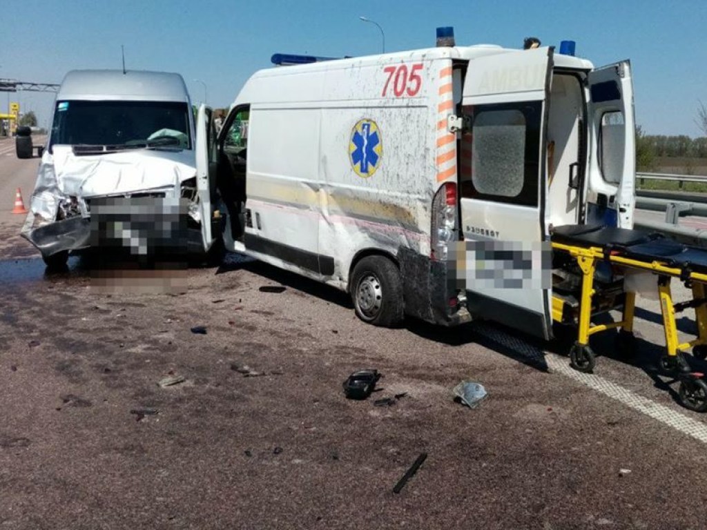 На Киевщине пьяный водитель «скорой» без прав впечатался в Volkswagen LT35 – пострадали двое фельдшеров (ФОТО)