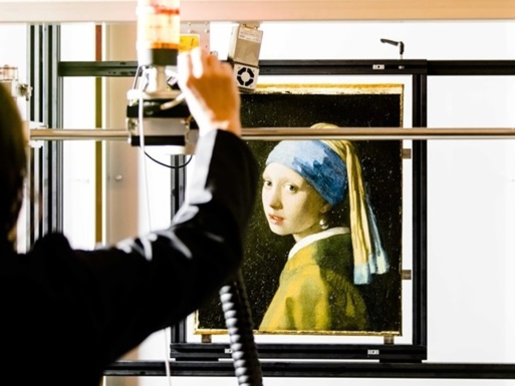 Нидерландские ученые обнародовали результаты масштабного исследования картины &#171;Девушка с жемчужной сережкой&#187; (ФОТО)