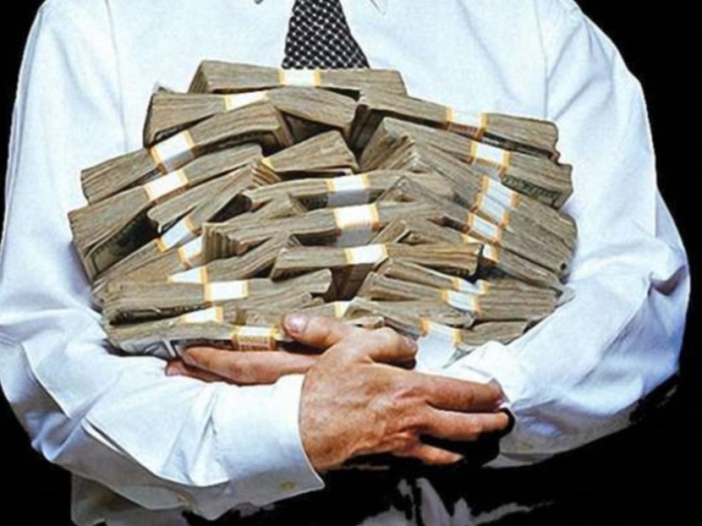 Кабмин ограничил зарплаты топ-чиновников 47 тысячами гривен