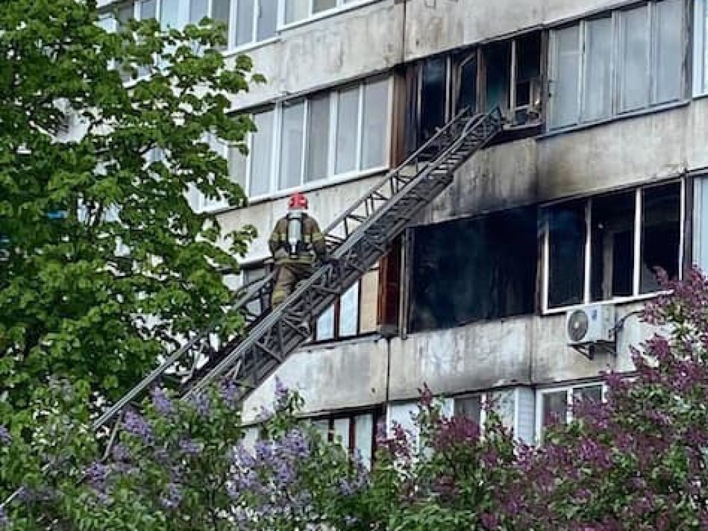 На Лесном массиве в Киеве горела квартиры в многоэтажке (ФОТО)