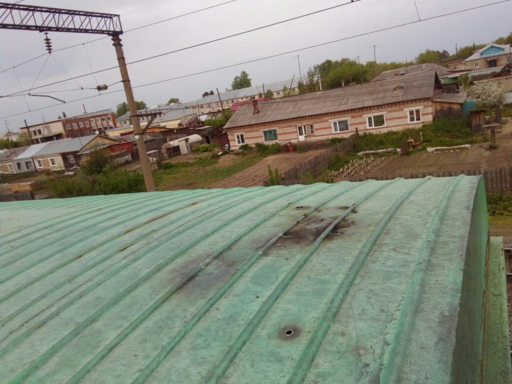 В Полтаве парень погиб на крыше вагона от удара током