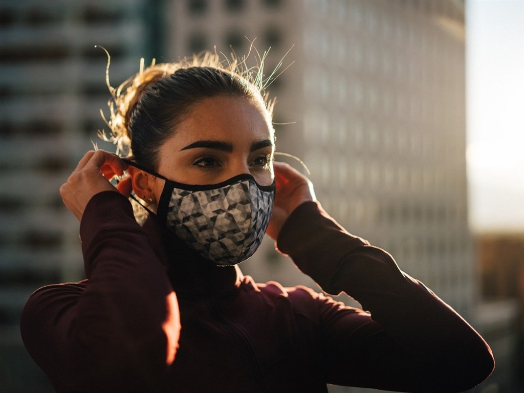 Ученые рассказали из чего лучше шить защитные маски
