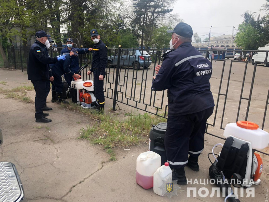 Одесская полиция закрыла Куликово поле на санитарную обработку (ФОТО)