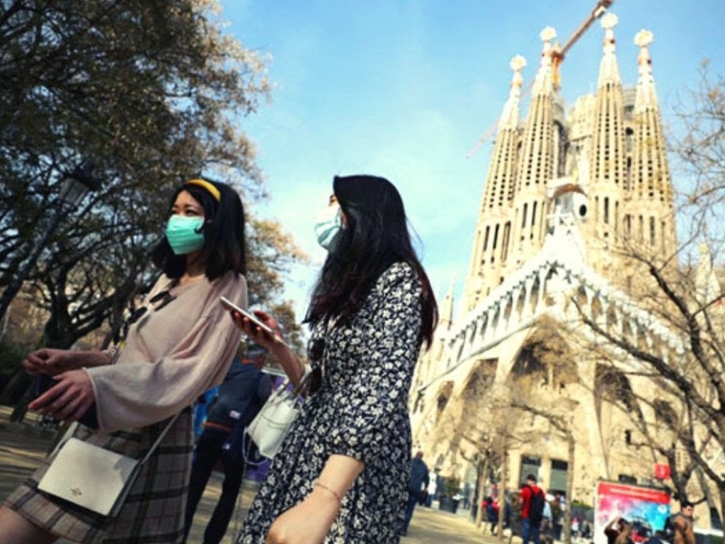 Смягчение карантина: Испанцам разрешили гулять на улице и заниматься спортом на воздухе