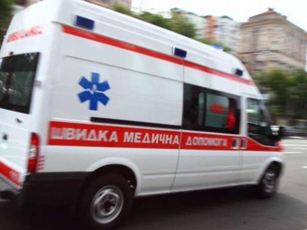 В Киеве из окна торгового центра выпал охранник: мужчина погиб (ФОТО)