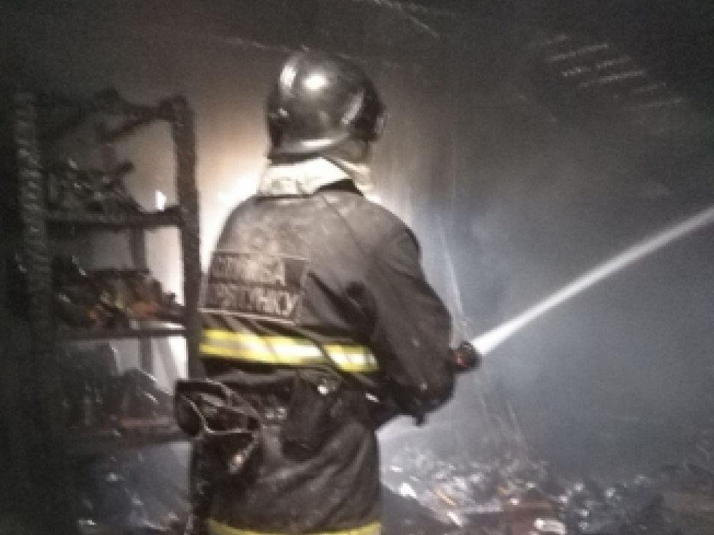 Из горящего дома в Бердянске удалось спасти пенсионера и ребенка