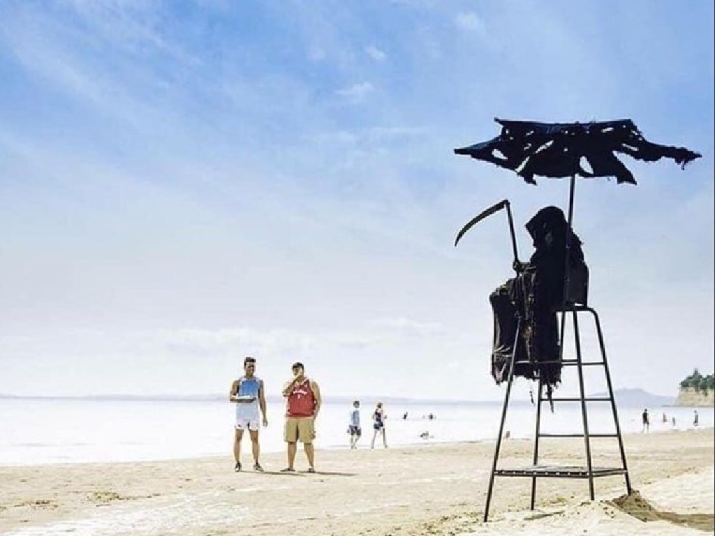 По пляжам Флориды прогулялась «смерть с косой» (ФОТО)