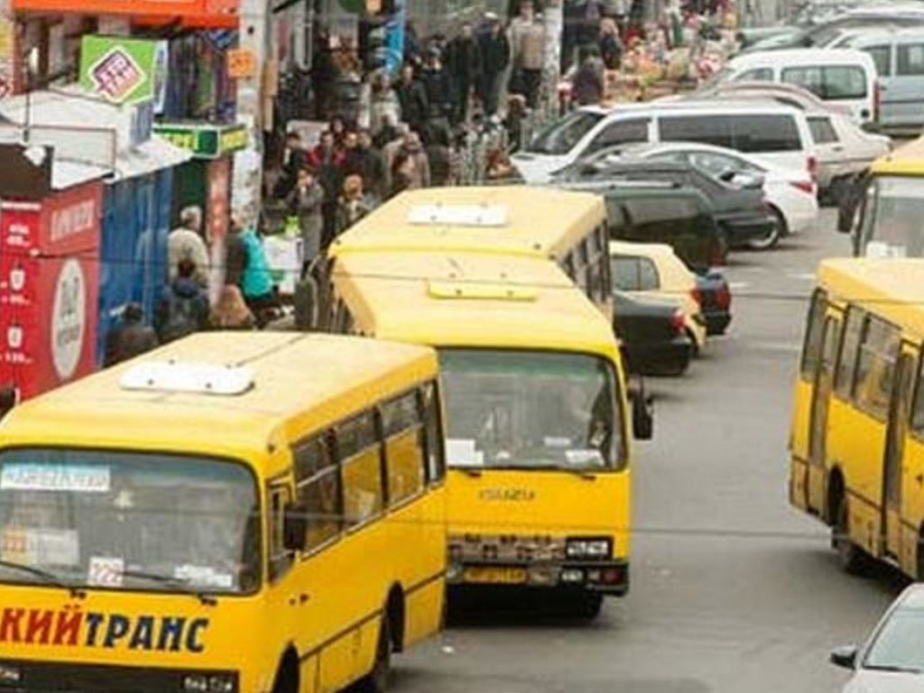 Смягчение карантина: в Украине нужно запускать общественный транспорт &#8212; эпидемиолог