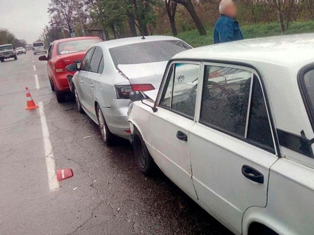 В Полтаве столкнулись три автомобиля (ФОТО)