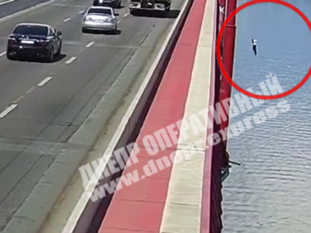 Видеокамера на Новом мосту в Днепре зафиксировала самоубийство (ФОТО, ВИДЕО)