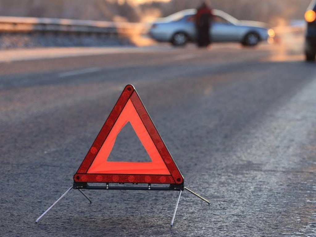 В Киеве на Броварском проспекте пьяный водитель стал причиной ДТП с участием четырех автомобилей (ВИДЕО)