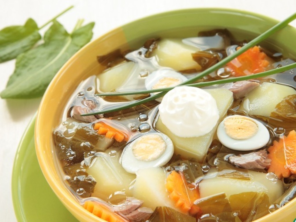 Рецепт дня: Диетический суп из щавеля и шпината