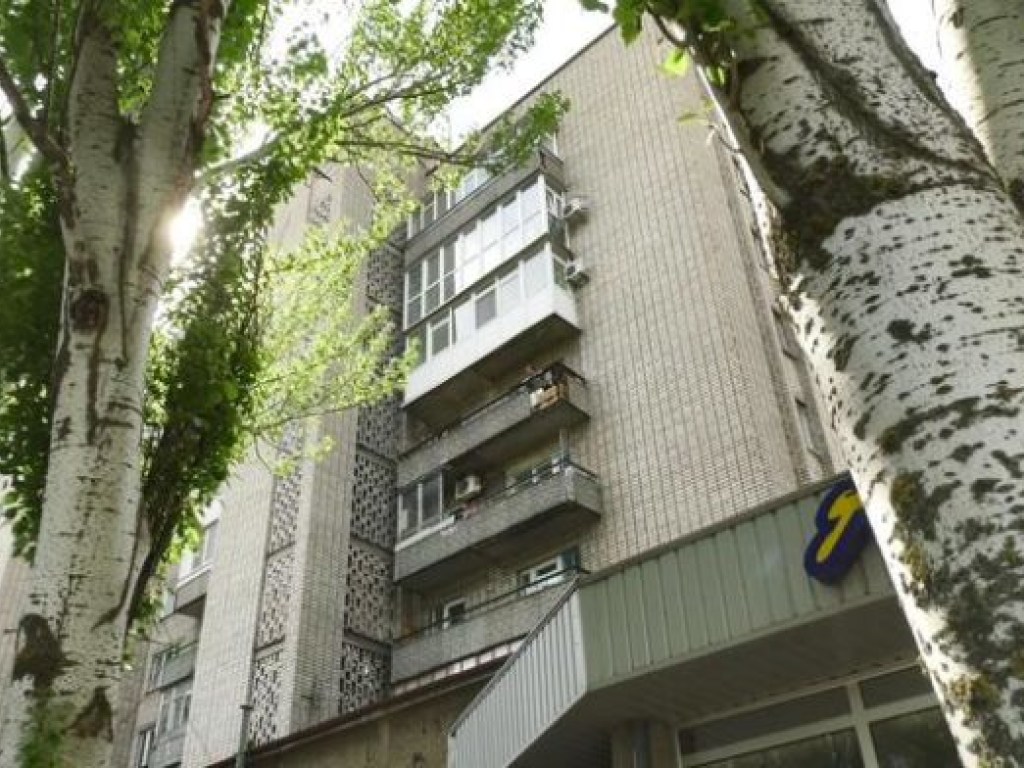 В Бердянске на крыше пристройки в холодильнике обнаружили труп женщины (ФОТО)