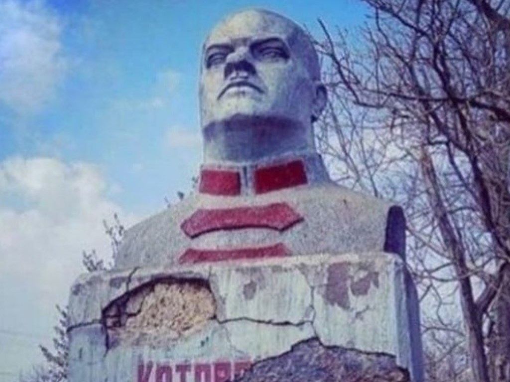 В центре села Одесской области демонтировали памятник Котовскому (ФОТО)