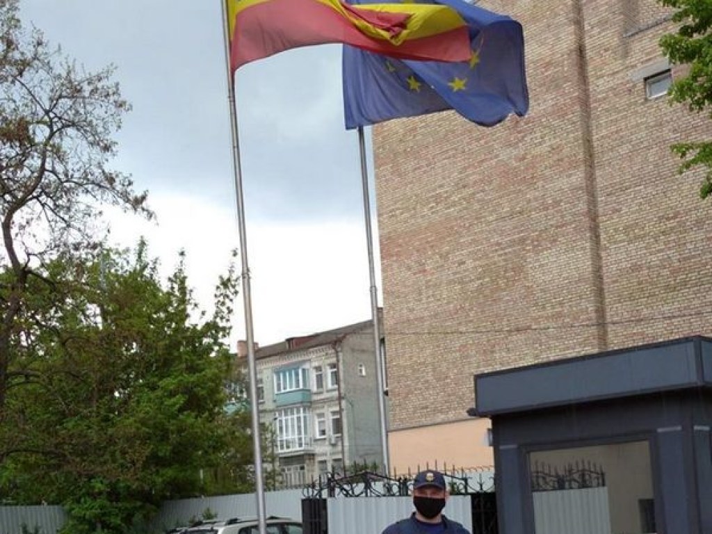 Возле посольства Испании в Киеве задержали иностранца с гранатометом (ФОТО)