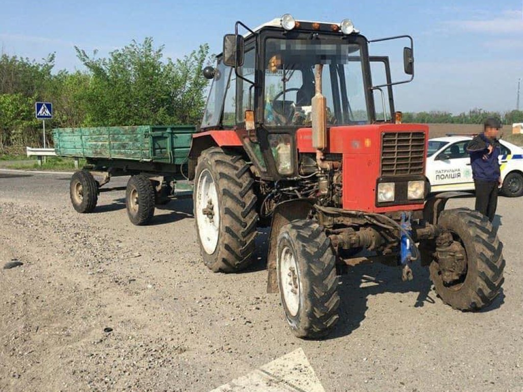 На Киевщине патрульные задержали двух нетрезвых трактористов (ФОТО)   