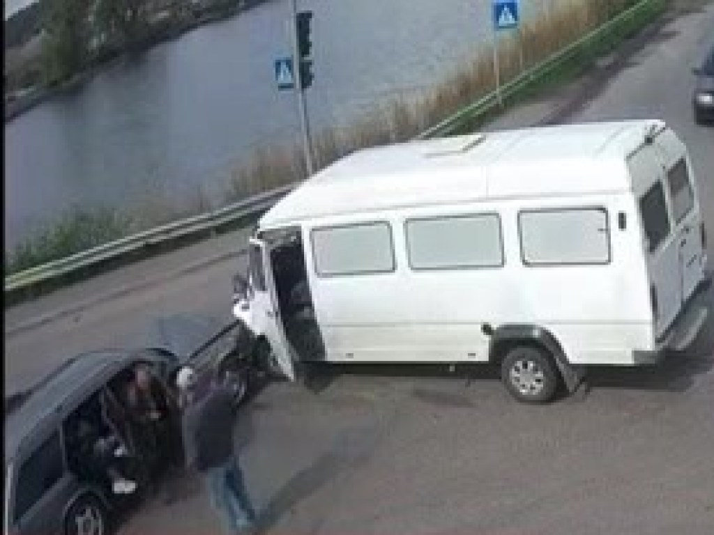ДТП в Киевской области: столкнулись микроавтобус и легковушка (ВИДЕО)