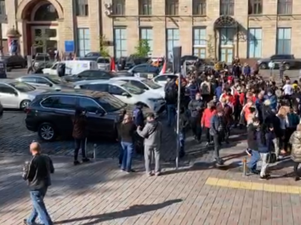 В центре Киева из-за митинга предпринимателей образовался большой затор (ФОТО, ВИДЕО)