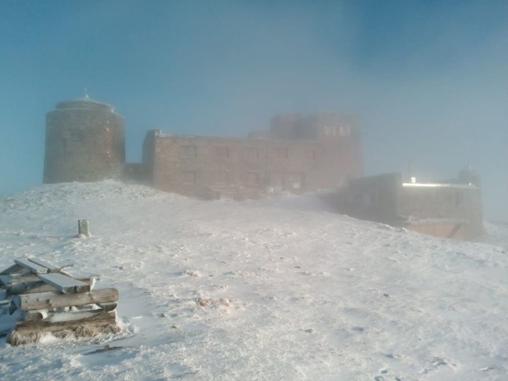 Высокогорье Карпат замело снегом (ФОТО)