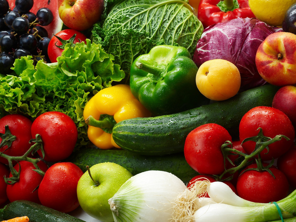 Эксперт рассказал, как изменятся цены на овощи, фрукты, мясо и молоко