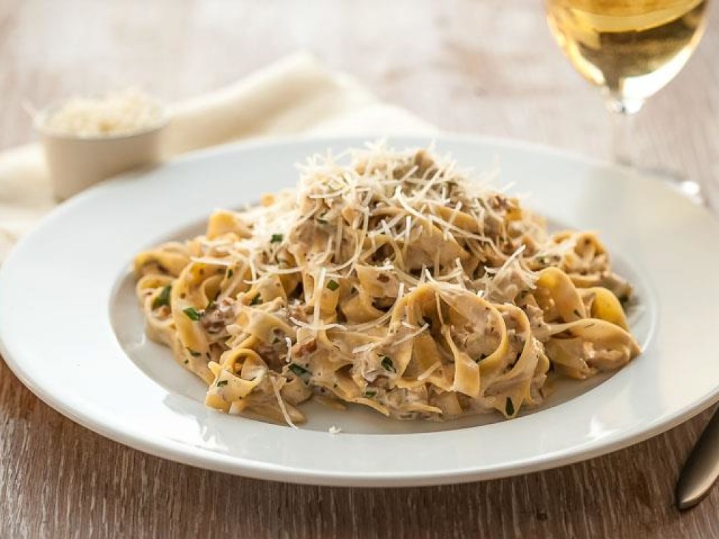 Рецепт дня: Макароны в сливочном соусе по-итальянски