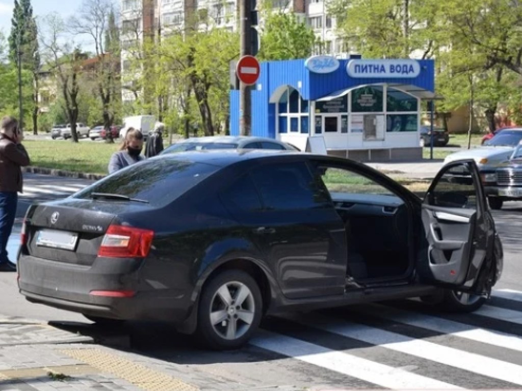 В центре Николаева столкнулись Renault и Skoda (ФОТО)