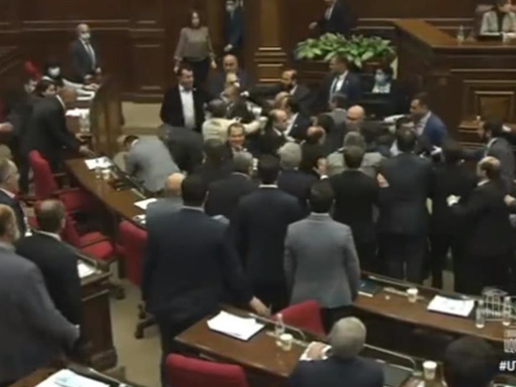 В парламенте Армении произошла драка (ФОТО, ВИДЕО)