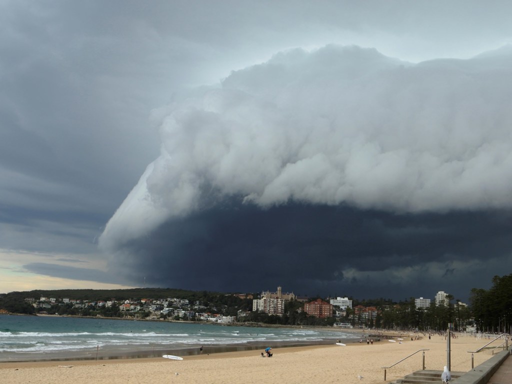 На Западную Австралию обрушился мощный шторм (ФОТО, ВИДЕО)