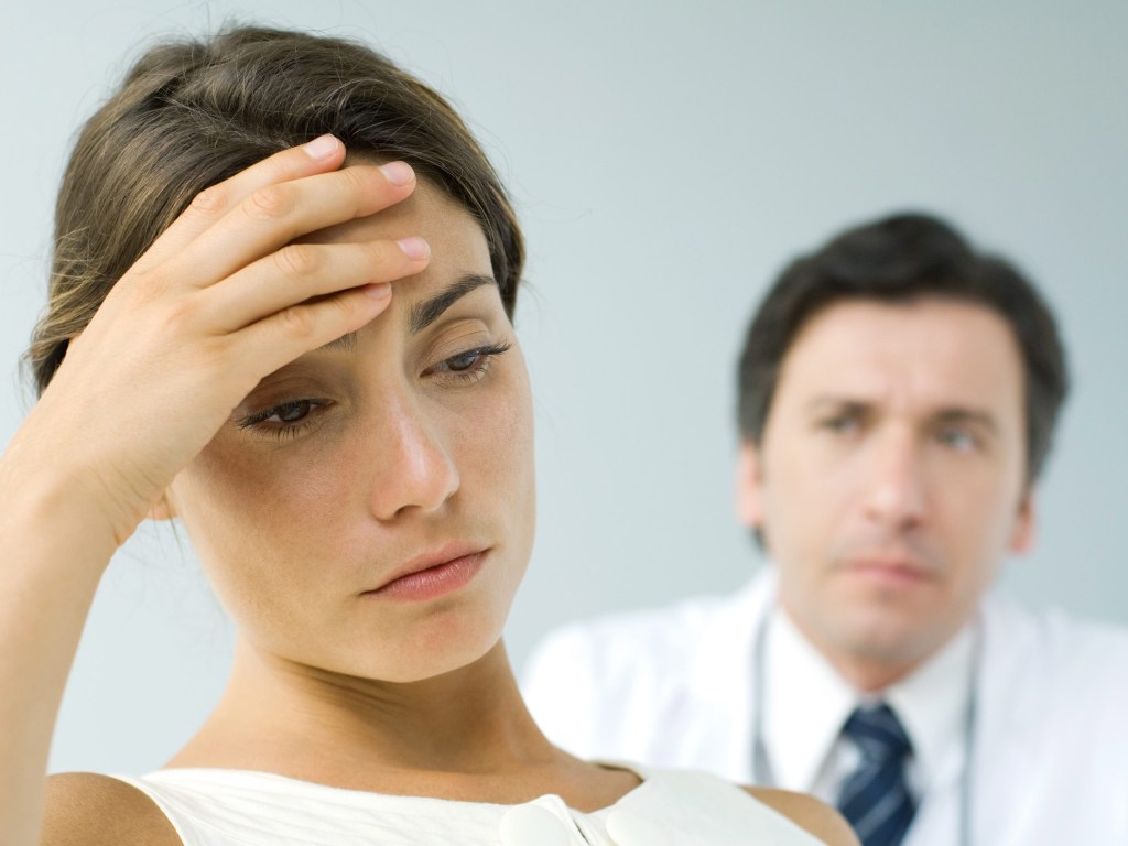 Испанские ученые выяснили, почему у женщин голова болит чаще, чем у мужчин