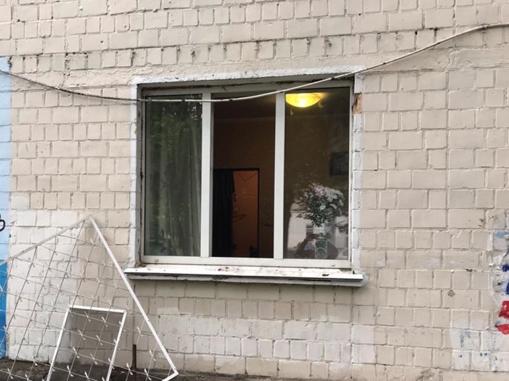 На Куреневке в Киеве прогремело два взрыва в многоэтажном доме (ФОТО, ВИДЕО)