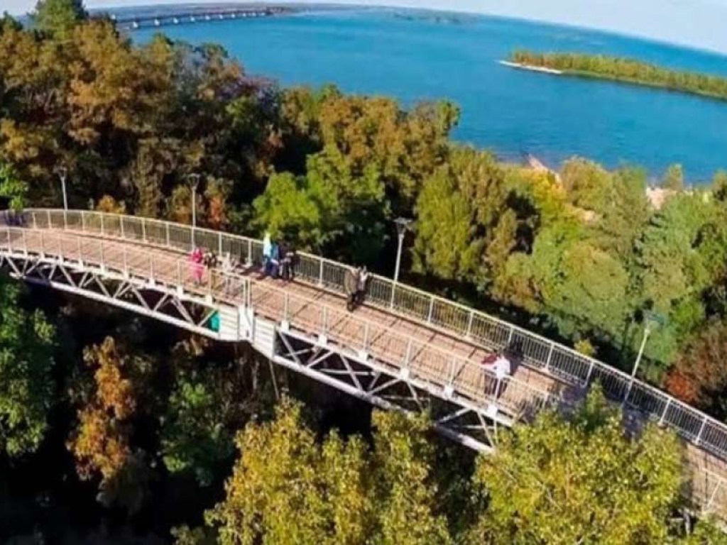 40-летний мужчина прыгнул с Моста любви в Черкассах и погиб