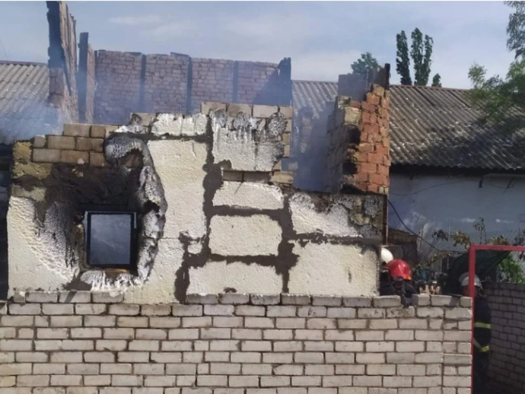 В Николаеве горели пристройка и жилой дом (ФОТО)