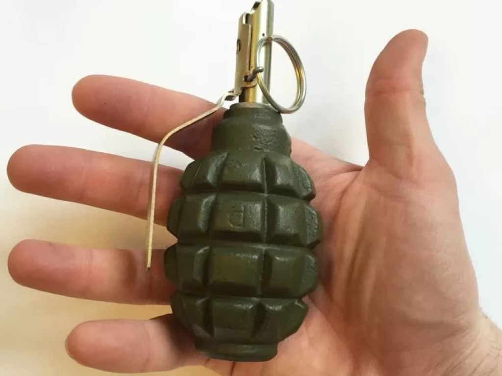 Во Львовской области мужчина угрожал взорвать гранату